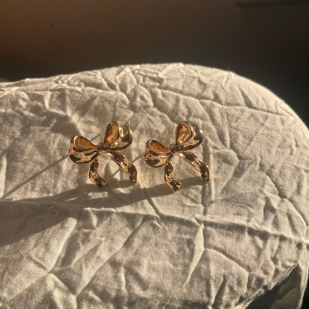 Elegant Gold Bow Earrings